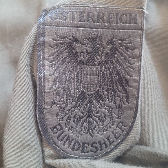 Vintage Austrian BDU Shirt, SM, Austrian 39 / U.S. 15, Green, Button w/ Epaulets - Picture 2 of 6